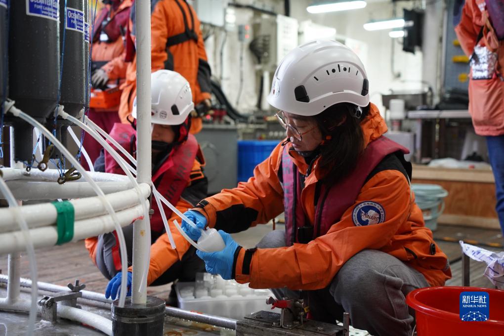 中国第13次北冰洋科学考察队正式开始大洋科考作业(图3)