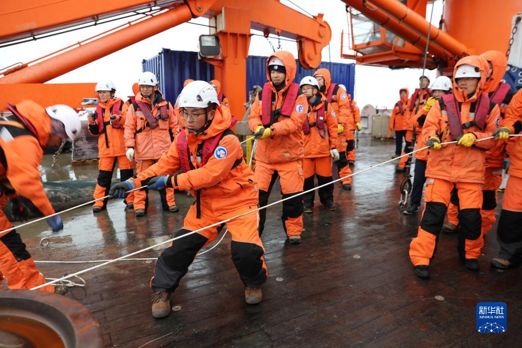 中国第13次北冰洋科学考察队正式开始大洋科考作业(图11)