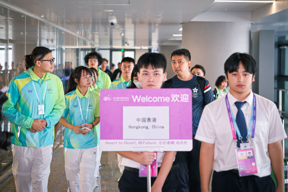 杭州亚运会｜杭州机场“亚运会专用通道”迎来首批代表团成员(图2)