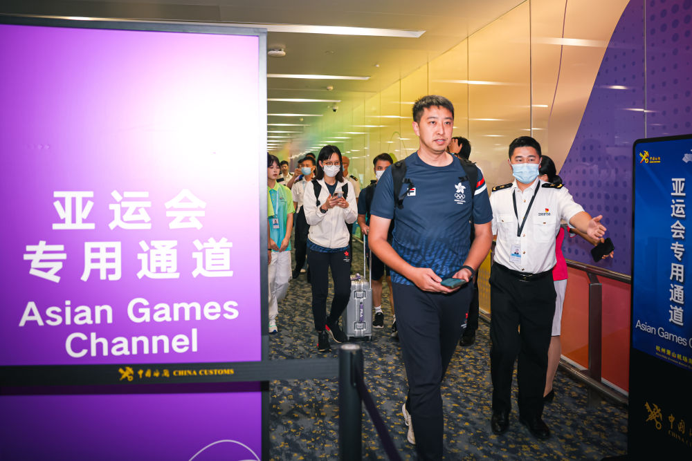 杭州亚运会｜杭州机场“亚运会专用通道”迎来首批代表团成员(图1)