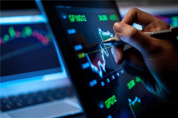 AI PC 有望带动新一轮 PC 换机潮，联想集团领先布局增长空间广阔(图1)