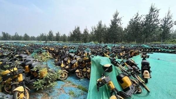 河北石家庄电单车乱象调查：大量无牌车上路，市场准入先立后废(图1)