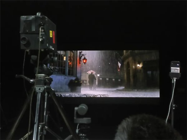 深耕前沿科技 利亚德 P0.9 间距 Micro LED 电影屏通过 DCI 权威认证(图2)