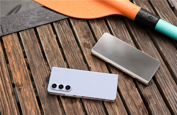 三星全球市场遥遥领先 Galaxy Z Fold5 再次引领高端市场 三星全球市场遥遥领先 Galaxy Z Fold5 再次引领高端市场(图2)