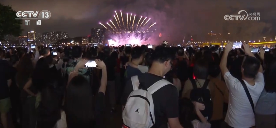 香港、澳门璀璨烟花贺国庆 国庆精彩欢乐多(图5)
