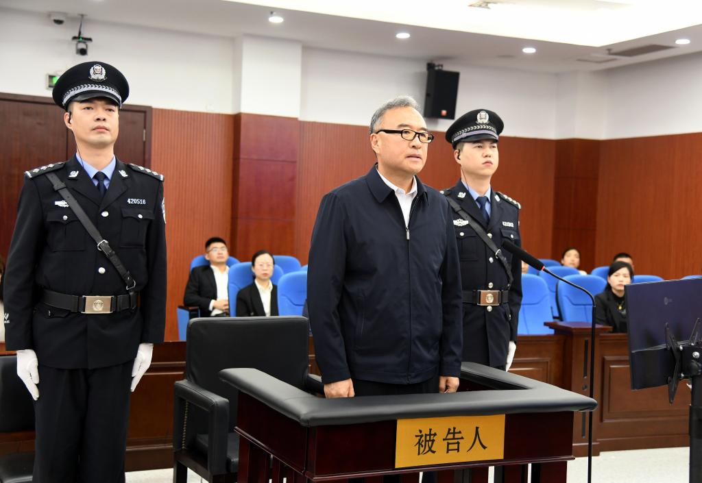 辽宁省人民政府原副省长、省公安厅原厅长王大伟受贿案一审开庭(图1)
