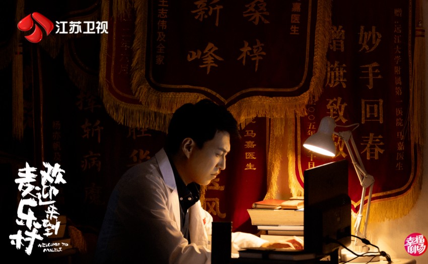 新剧诠释援外医生 靳东：最不愿意的就是重复自己(图2)