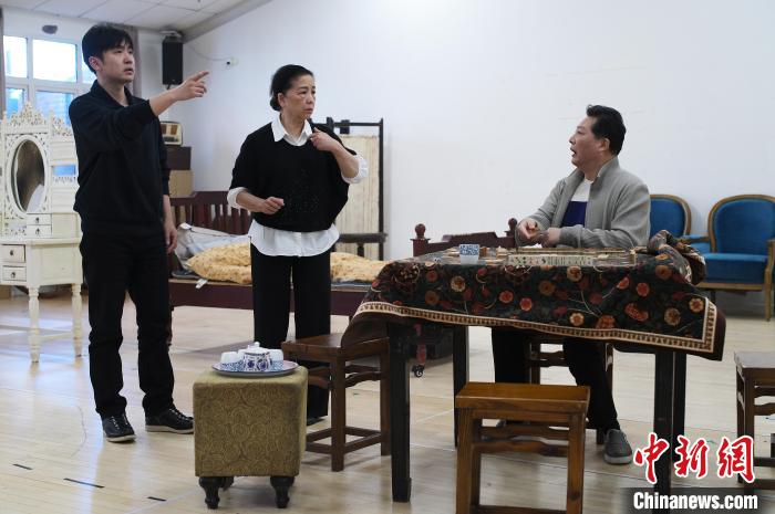 “上海闲话”版舞台剧《长恨歌》首次公开排练现场(图6) “上海闲话”版舞台剧《长恨歌》首次公开排练现场(图6)
