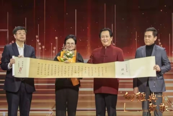 导演胡玫做客《中国文艺》 与众明星揭秘影视背后心酸(图2)