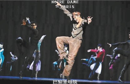 强音乐与灰色调带来特别解读