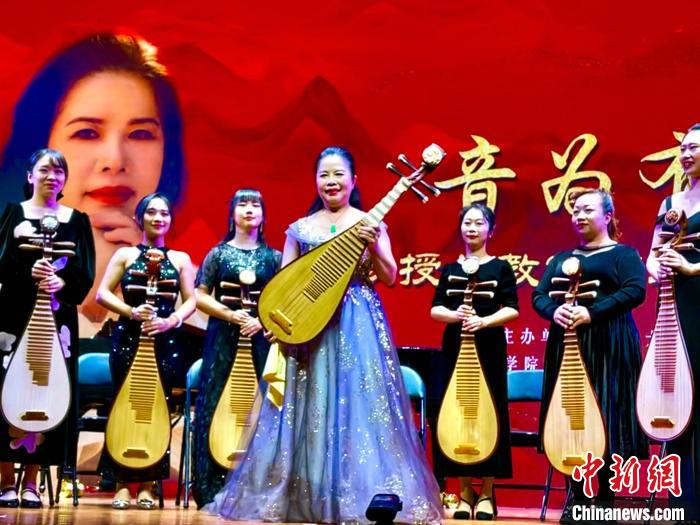 集美大学举办陈萍教授从教35周年音乐会(图1) 集美大学举办陈萍教授从教35周年音乐会(图1)