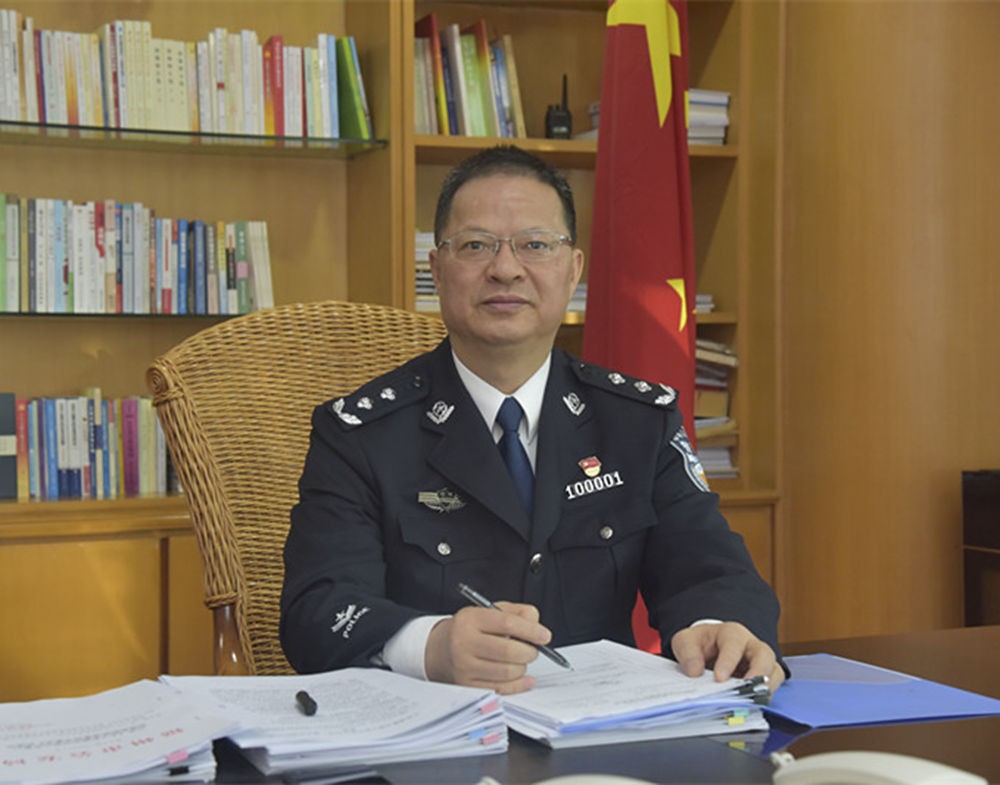 警界楷模 以榜样光辉照亮庄严警徽(图1)