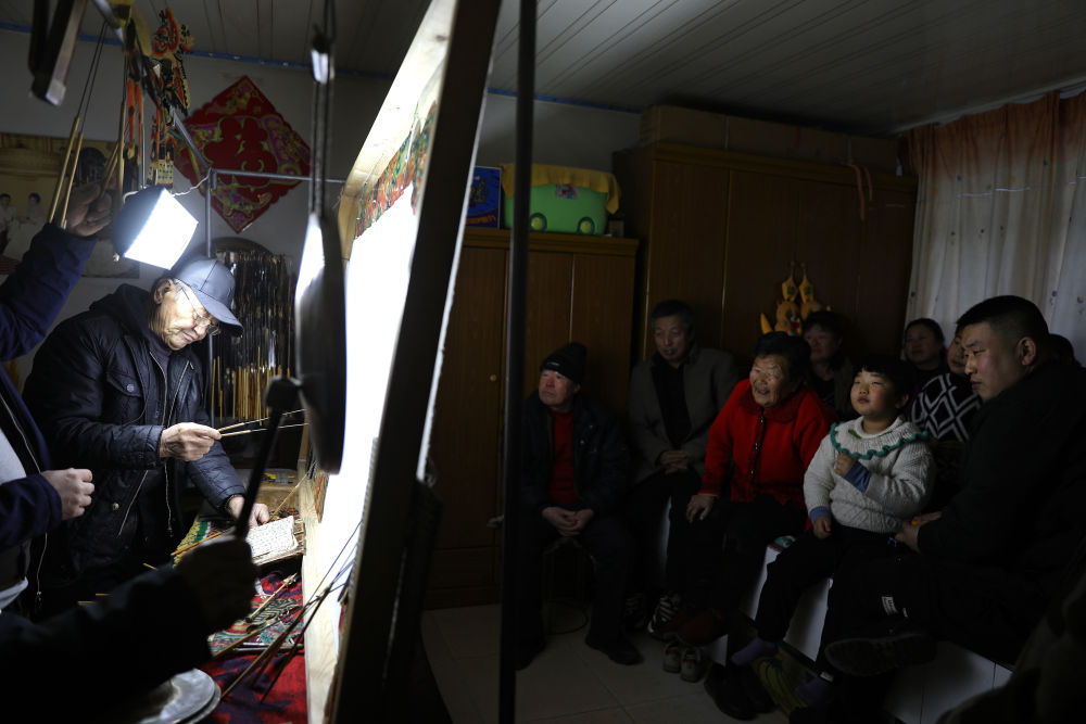 新华全媒+・图片故事|看一场迎新的“愿影”(图8)