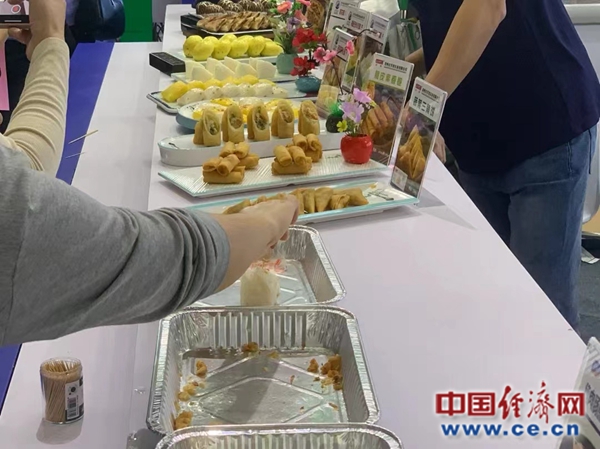 【新春走基层】年货大集：繁荣年味，品味幸福(图2)