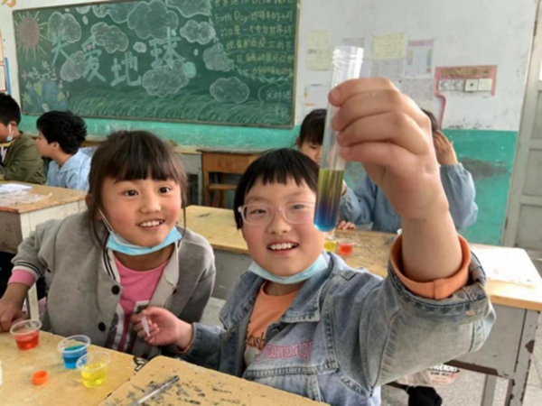 
			传音携手“情系远山”，共筑乡村科学梦想
		