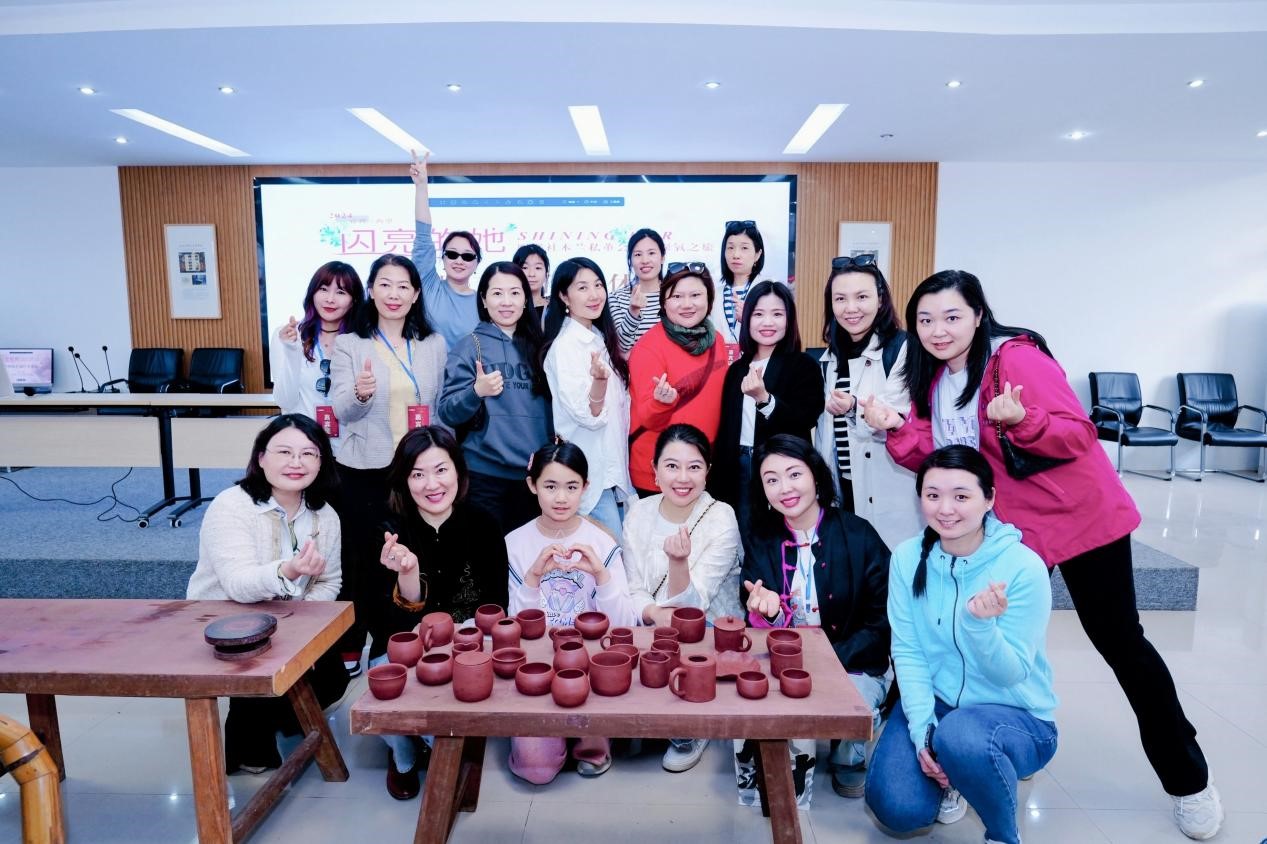 20多名上市公司董秘同赴宜兴 ESG“她力量”如何赋能品牌价值?(图4) 20多名上市公司董秘同赴宜兴 ESG“她力量”如何赋能品牌价值?(图4)