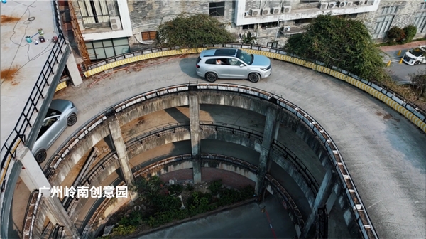 
			智慧出行 悦享春色 赛力斯问界新M7智驾惊艳来袭
		