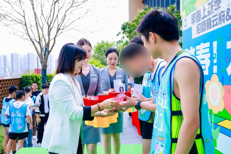 
			一路繁花，招商蛇口深圳公司带你跑进春天里
		(图4)