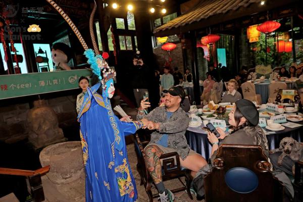 
			益禾堂请吃席出圈，密子君、全炫丸……吃辣星人都来了！
		(图11)