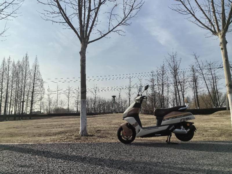 
			小刀电动车：质量与服务并重，为消费者保驾护航
		(图2)