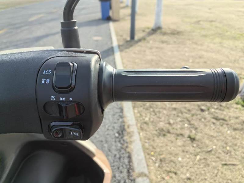 
			小刀电动车：质量与服务并重，为消费者保驾护航
		(图4)