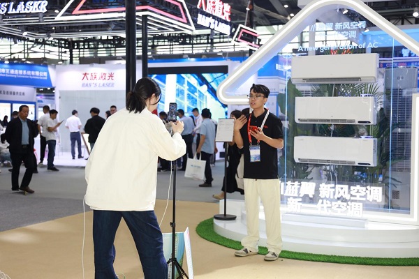 
			新一代空调引领智慧健康潮流 TCL小蓝翼P7新风空调斩获CITE2024创新大奖
		(图2)