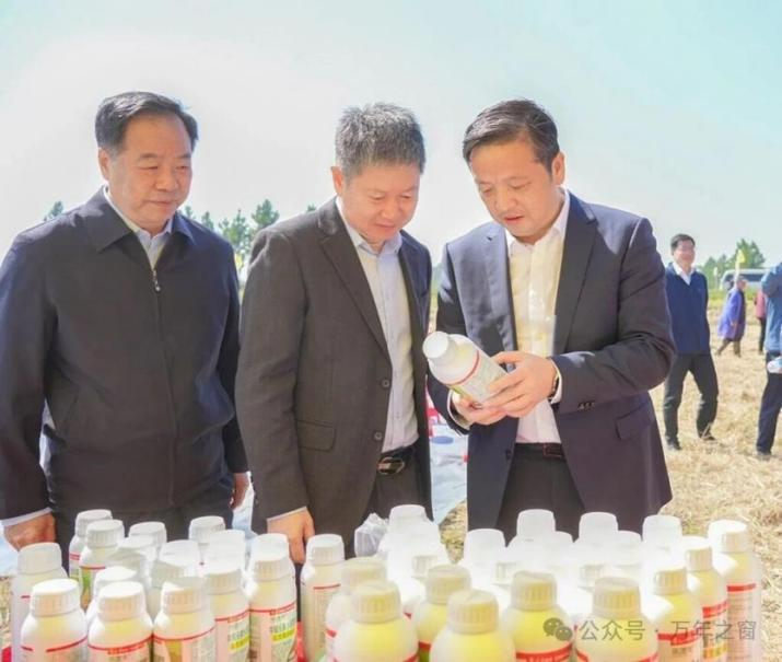 鲁花“乐地生”花生蛋白肽水溶肥水稻测产观摩会在江西万年举行(图9) 鲁花“乐地生”花生蛋白肽水溶肥水稻测产观摩会在江西万年举行(图9)