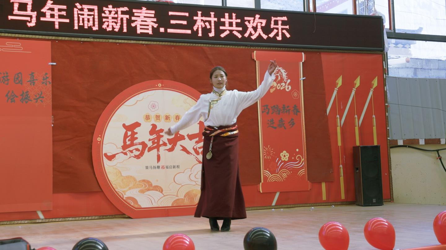 【新春走基层】歌声舞影映初心 国防教育润乡野(图1)