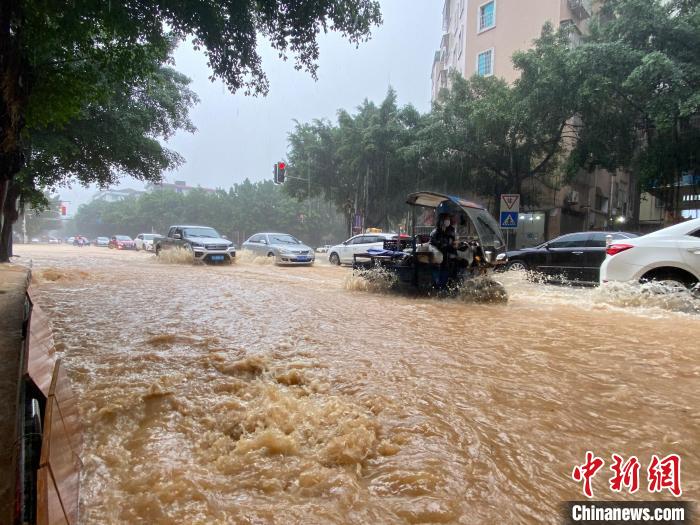 暴雨袭福建宁德 多处受淹（图）