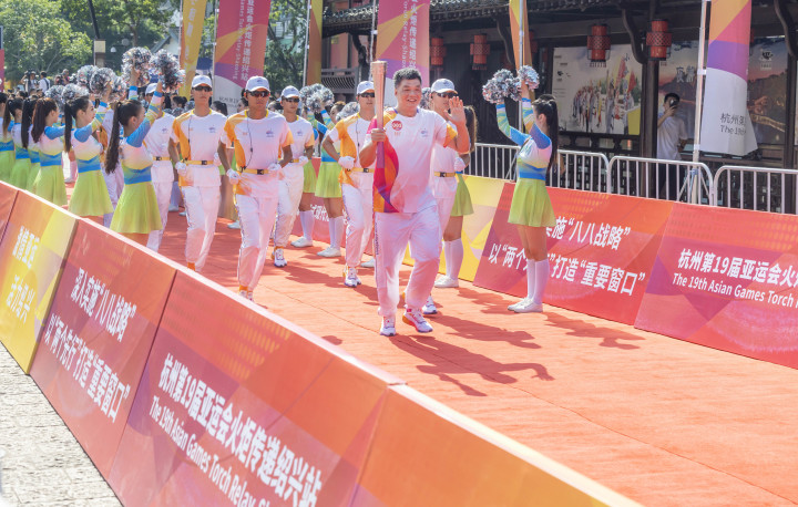 从古城到新城 杭州第19届亚洲运动会火炬传递绍兴站顺利完成