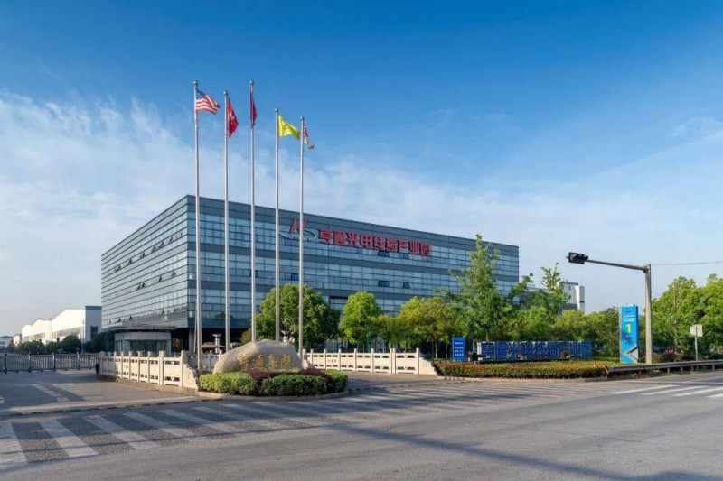智能制造之光，亨通集团荣获全球光通信行业首座“灯塔工厂”称号